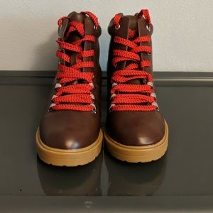 Universal Thread boots